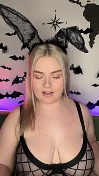 Snapshot of April_Vancee chatting on October 20, 1:33 pm April Vancee online show from October 20, 1:33 pm