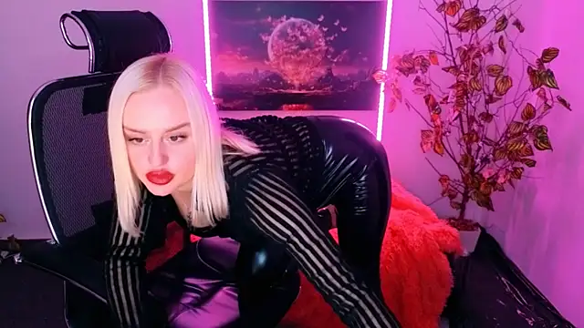 Miss Alice Silver online show from November 2, 2:30 pm