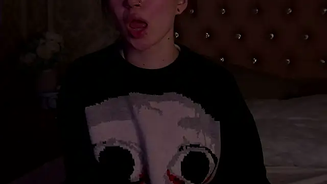 Snapshot of HeatherSweet_ chatting on April 26, 5:43 pm HeatherSweet online show from April 26, 5:43 pm