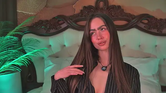 Amanda River online show from April 12, 9:20 pm