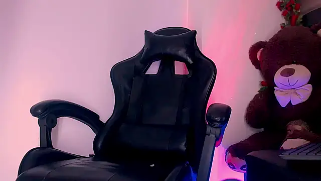 SashaNova online show from February 14, 8:00 am