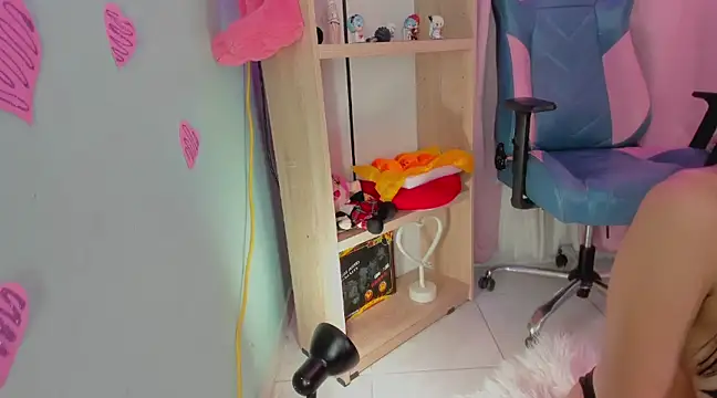 Snapshot of Olivia_pretty_ chatting on March 15, 7:59 pm Olivia pretty online show from March 15, 7:59 pm