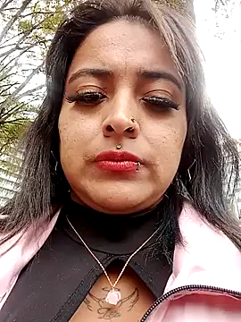 Snapshot of Sarah917 chatting on February 14, 5:32 pm Sarah917 online show from February 14, 5:32 pm