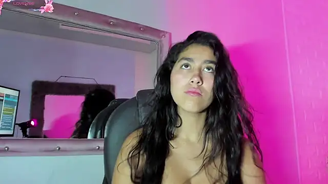 Mia Montess online show from February 4, 8:47 pm