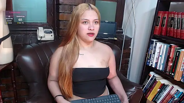 i am karoll online show from March 31, 7:03 pm