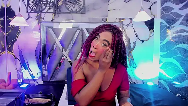 Snapshot of CandyMartinez_ chatting on June 1, 8:32 pm CandyMartinez online show from June 1, 8:32 pm