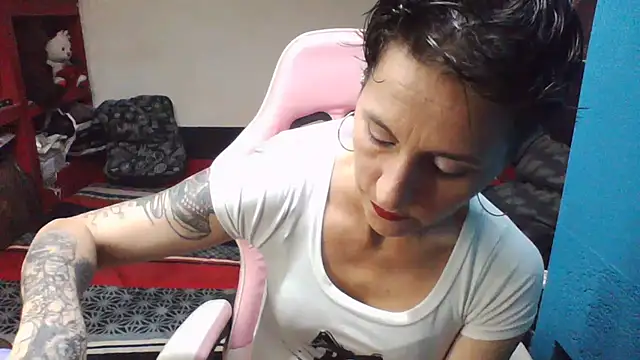 Snapshot of gatitahot-silvy chatting on July 29, 7:23 pm gatitahot-silvy online show from July 29, 7:23 pm