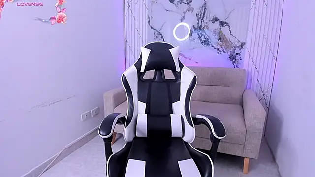 Snapshot of LexiAndDeker chatting on September 29, 5:29 pm LexiAndDeker online show from September 29, 5:29 pm