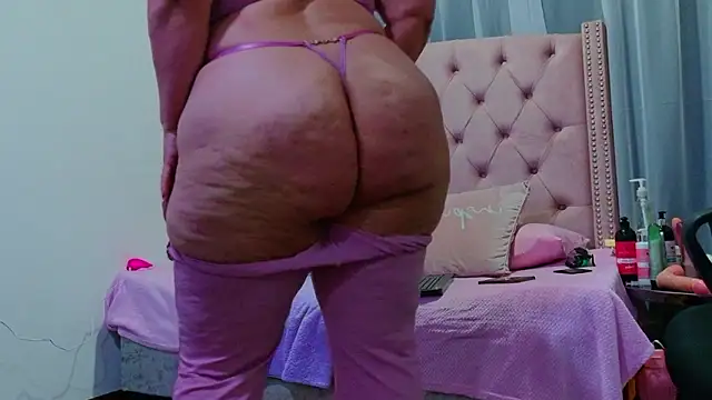 Snapshot of scarlettbooty chatting on September 19, 1:40 am scarlettbooty online show from September 19, 1:40 am