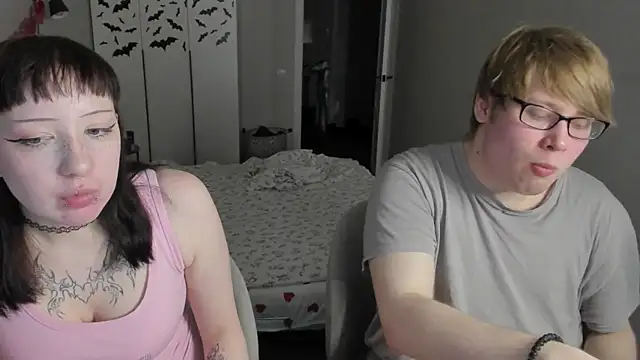 JayMollyy online show from April 29, 5:30 pm