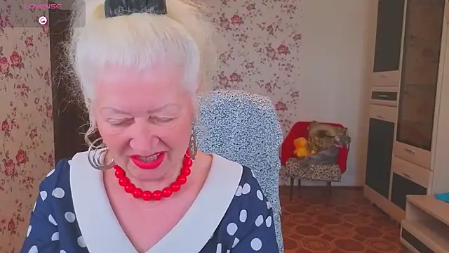 Snapshot of Maya_Mayflower chatting on June 11, 3:26 am Maya Mayflower online show from June 11, 3:26 am