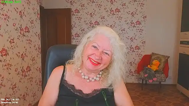 Snapshot of Maya_Mayflower chatting on June 25, 3:28 am Maya Mayflower online show from June 25, 3:28 am