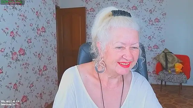 Snapshot of Maya_Mayflower chatting on July 5, 3:45 am Maya Mayflower online show from July 5, 3:45 am