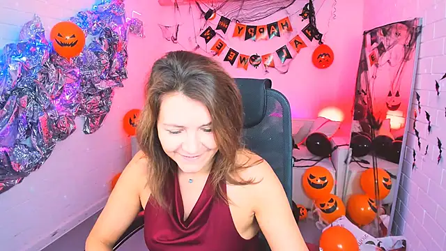 Snapshot of NicoleHitman chatting on October 24, 5:26 am NicoleHitman online show from October 24, 5:26 am