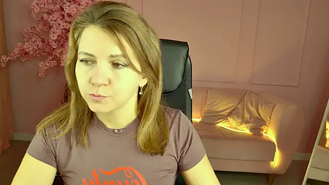 Snapshot of NicoleHitman chatting on November 7, 5:18 am NicoleHitman online show from November 7, 5:18 am