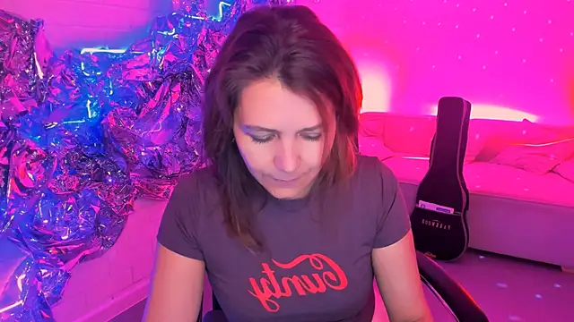 Snapshot of NicoleHitman chatting on December 3, 9:18 am NicoleHitman online show from December 3, 9:18 am