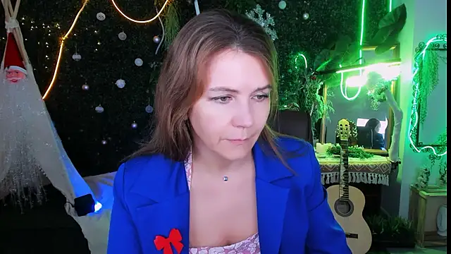 Snapshot of NicoleHitman chatting on February 1, 9:19 am NicoleHitman online show from February 1, 9:19 am