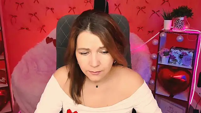 Snapshot of NicoleHitman chatting on February 18, 9:38 am NicoleHitman online show from February 18, 9:38 am