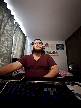 Snapshot of Edmund98 chatting on November 7, 7:58 pm Edmund98 online show from November 7, 7:58 pm