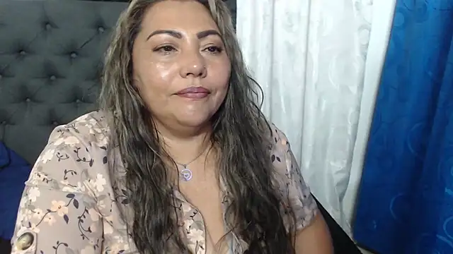Snapshot of dihayara chatting on May 28, 9:23 pm dihayara online show from May 28, 9:23 pm