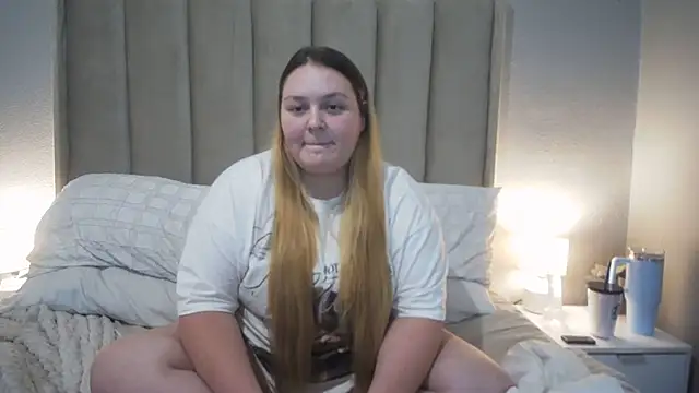 Snapshot of Neytjie chatting on May 21, 5:20 pm Neytjie online show from May 21, 5:20 pm