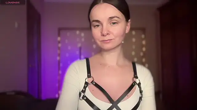 lanaloulou online show from October 15, 8:20 pm