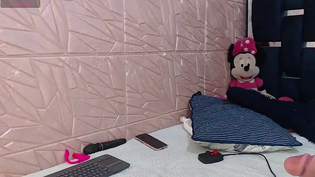 Snapshot of Aleska128 chatting on July 4, 9:37 am Aleska128 online show from July 4, 9:37 am