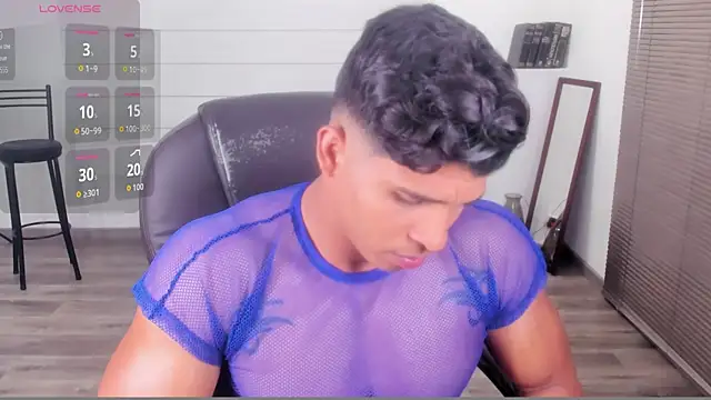 Snapshot of Apolotherock chatting on January 13, 8:36 pm Apolotherock online show from January 13, 8:36 pm