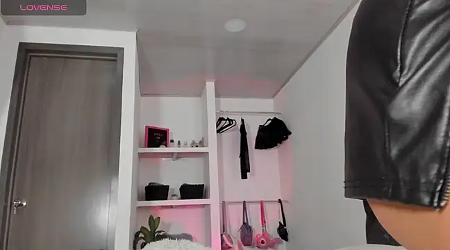 julietaa online show from March 5, 3:18 pm