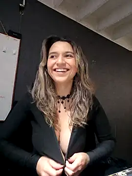 Isabella Varella online show from October 27, 1:04 pm