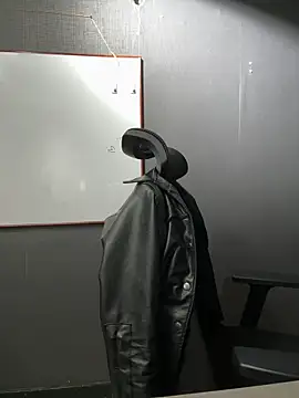 Isabella Varella online show from February 19, 12:45 pm