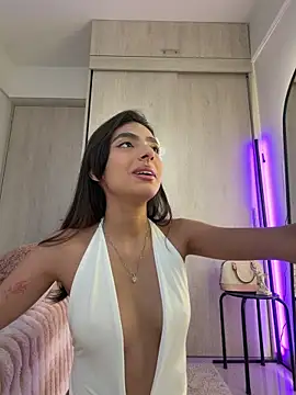 ZaraLuuv online show from April 16, 7:03 pm