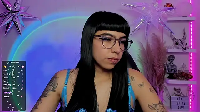 Snapshot of Saraa_Desiree chatting on March 4, 10:49 pm Saraa Desiree online show from March 4, 10:49 pm