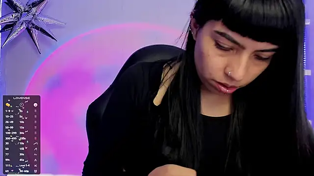 Snapshot of Saraa_Desiree chatting on March 6, 9:53 pm Saraa Desiree online show from March 6, 9:53 pm