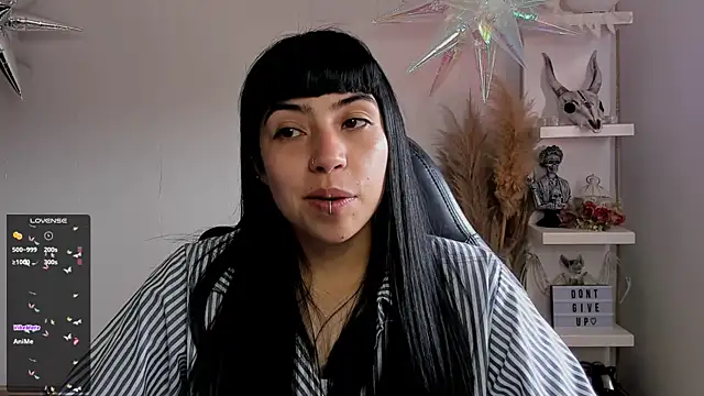 Snapshot of Saraa_Desiree chatting on March 8, 9:40 pm Saraa Desiree online show from March 8, 9:40 pm