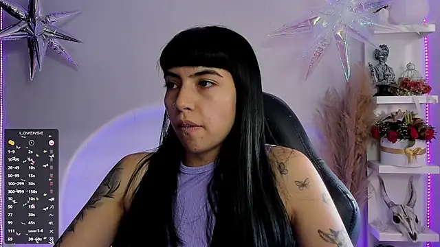 Snapshot of Saraa_Desiree chatting on March 17, 8:09 pm Saraa Desiree online show from March 17, 8:09 pm