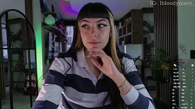 Snapshot of Saraa_Desiree chatting on May 13, 8:06 pm Saraa Desiree online show from May 13, 8:06 pm