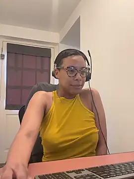 Snapshot of Melia_Rayne chatting on April 23, 9:52 am Melia Rayne online show from April 23, 9:52 am