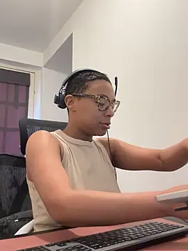 Snapshot of Melia_Rayne chatting on April 24, 9:23 am Melia Rayne online show from April 24, 9:23 am