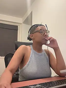 Snapshot of Melia_Rayne chatting on April 27, 12:25 pm Melia Rayne online show from April 27, 12:25 pm