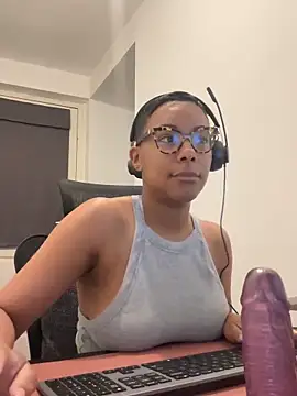 Snapshot of Melia_Rayne chatting on April 28, 9:36 am Melia Rayne online show from April 28, 9:36 am