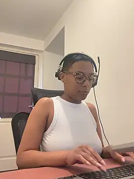 Snapshot of Melia_Rayne chatting on April 30, 9:59 am Melia Rayne online show from April 30, 9:59 am