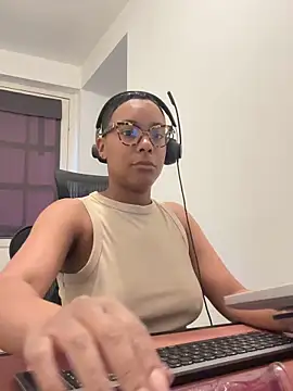 Snapshot of Melia_Rayne chatting on May 1, 9:14 am Melia Rayne online show from May 1, 9:14 am