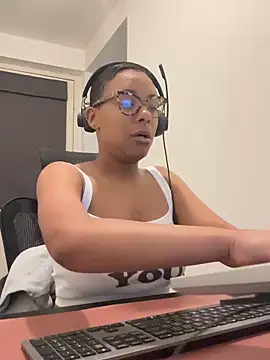Snapshot of Melia_Rayne chatting on May 14, 9:38 am Melia Rayne online show from May 14, 9:38 am