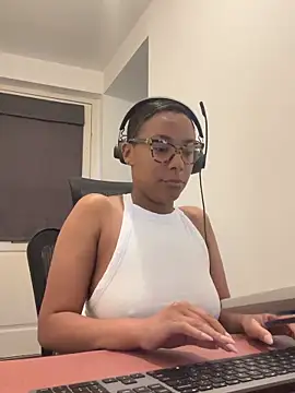 Snapshot of Melia_Rayne chatting on May 15, 10:00 am Melia Rayne online show from May 15, 10:00 am