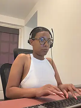Snapshot of Melia_Rayne chatting on May 26, 9:38 am Melia Rayne online show from May 26, 9:38 am