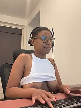 Snapshot of Melia_Rayne chatting on June 2, 9:55 am Melia Rayne online show from June 2, 9:55 am