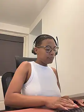 Snapshot of Melia_Rayne chatting on June 5, 9:37 am Melia Rayne online show from June 5, 9:37 am