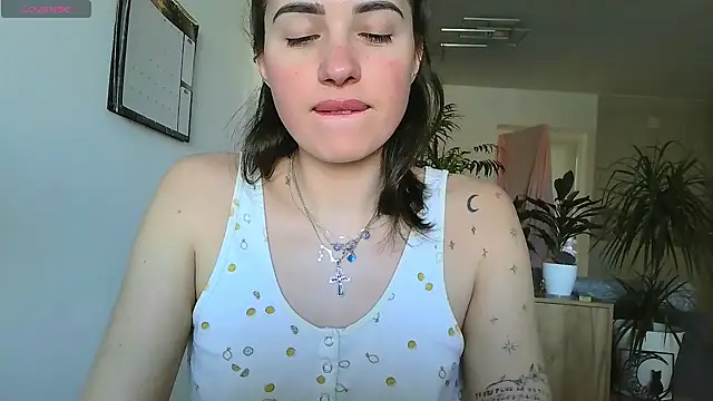 neferutt online show from February 14, 11:51 am