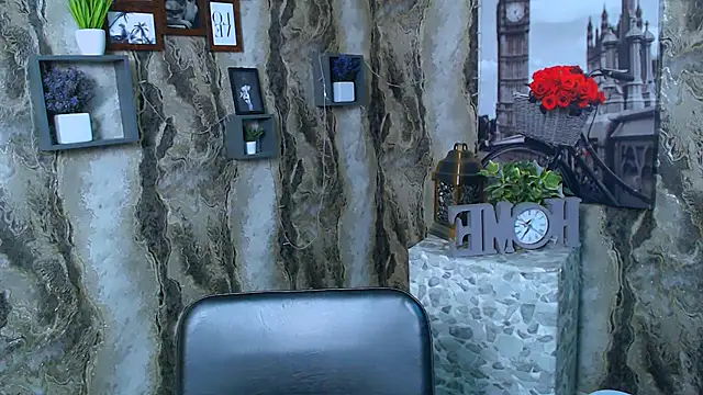 Snapshot of _MiraGold_ chatting on December 4, 7:28 am MiraGold online show from December 4, 7:28 am